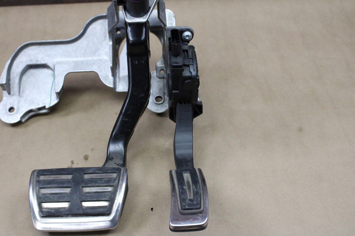 13-18 AUDI A4/A6/A7/S7 ACCELERATOR GAS PEDAL & BRAKE STOP PEDAL OEM 4H1-723-523