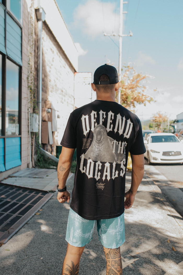 DEFEND THE LOCALS Premium Tee