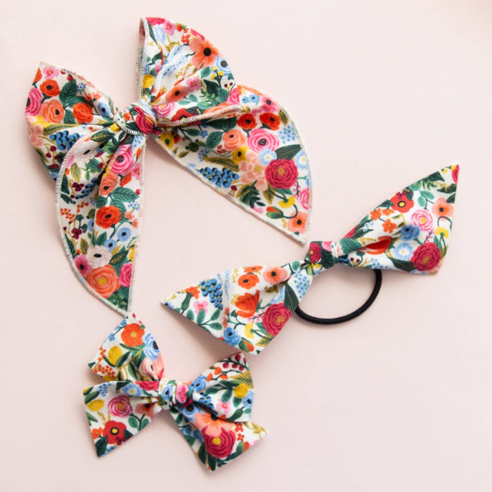 Modern Piggy - Rifle | Party Bow: Alligator Clip