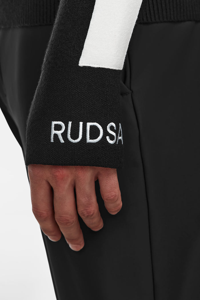 Complete your winter wardrobe or après-ski look with the OLIVIER - 6524545 Black by Rudsak, featuring a stylish black sleeve.