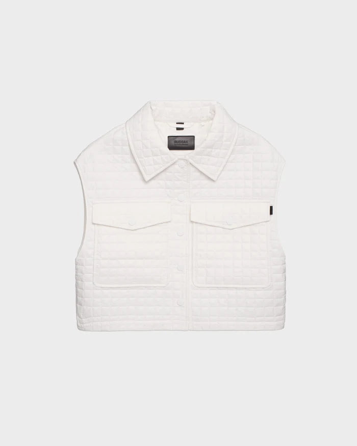 The SOLSA - 8124048 Eggshell by Rudsak is a women’s sleeveless white cropped quilted vest with a collar and two front flap pockets, filled with eco-friendly Sorona fill, shown against a plain light background.