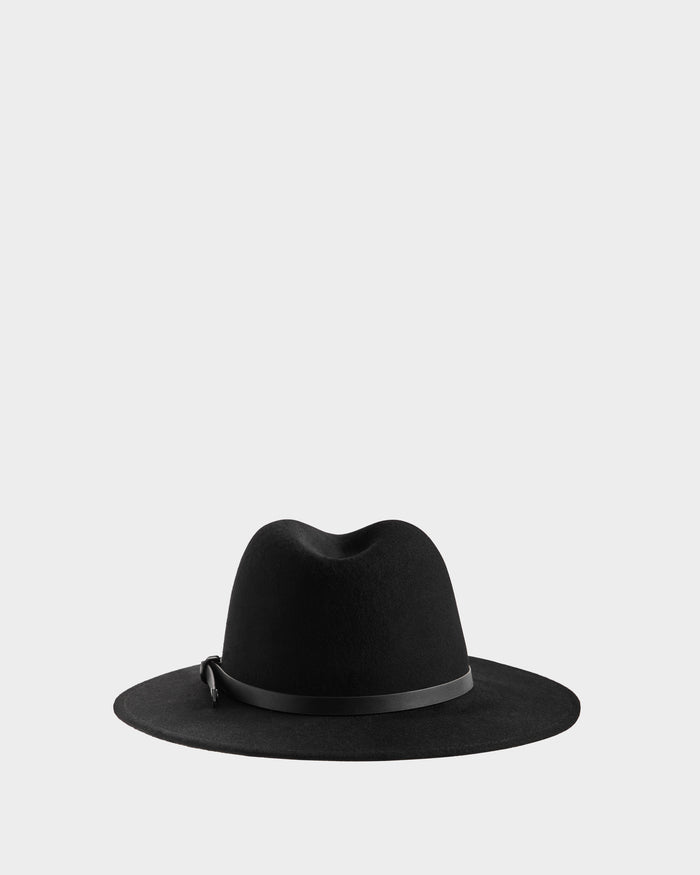 The Rudsak ZELDA - 8425536 Black is a women’s wide-brim fedora hat made from premium felted wool, featuring a ribbon band, shown against a plain light gray background.